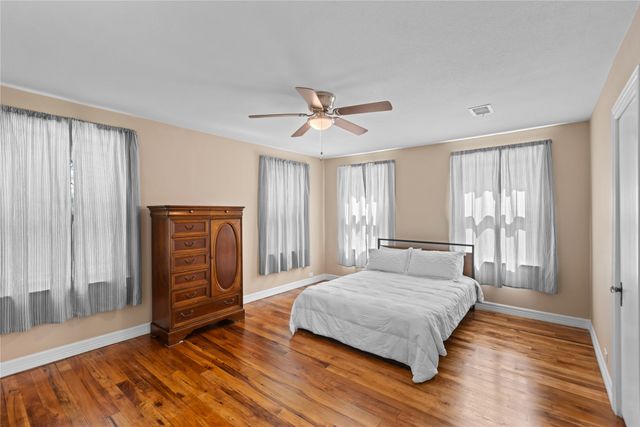 650 W Kaufman Street, Paris, TX 75460