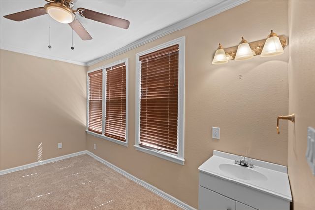 650 W Kaufman Street, Paris, TX 75460