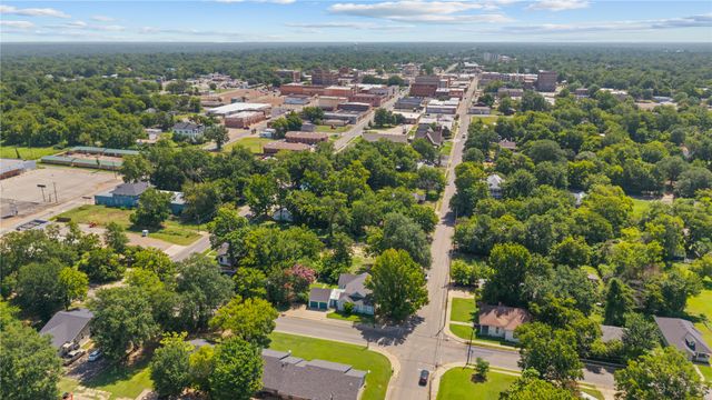 650 W Kaufman Street, Paris, TX 75460