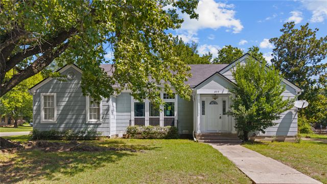 650 W Kaufman Street, Paris, TX 75460