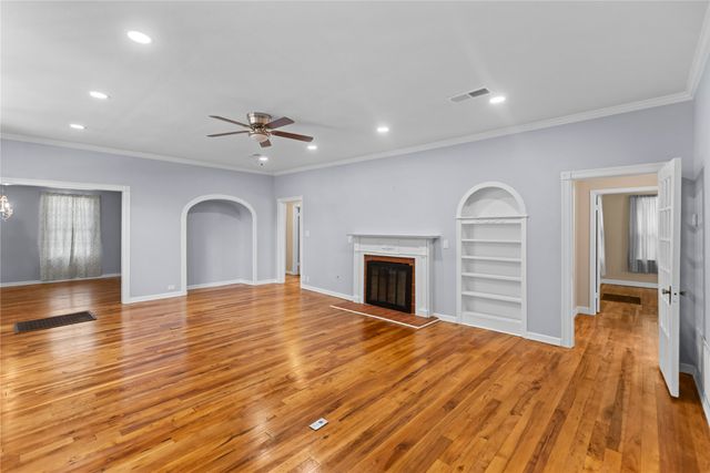 650 W Kaufman Street, Paris, TX 75460