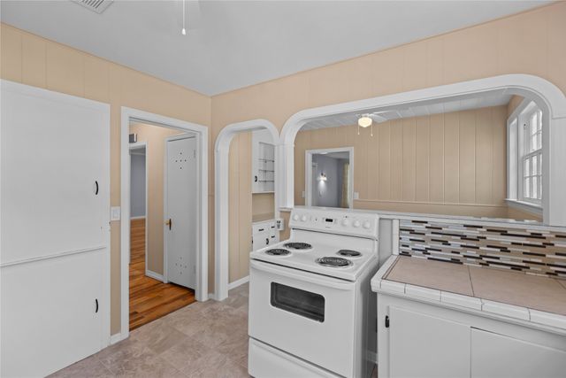 650 W Kaufman Street, Paris, TX 75460