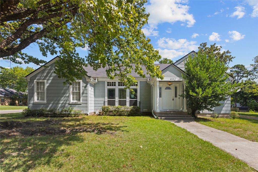 650 W Kaufman Street, Paris, TX 75460