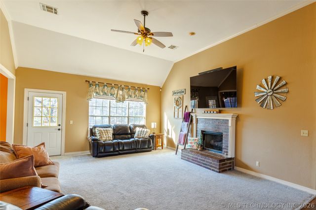 2218 S 113th West Street, Sapulpa, OK 74066