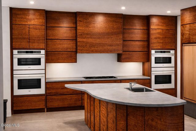 8 Jani Lane, Guilderland, NY 12186