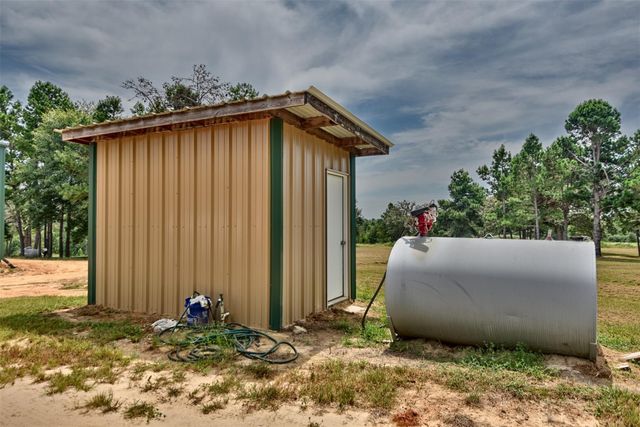 10024 County Road 207, Centerville, TX 75833