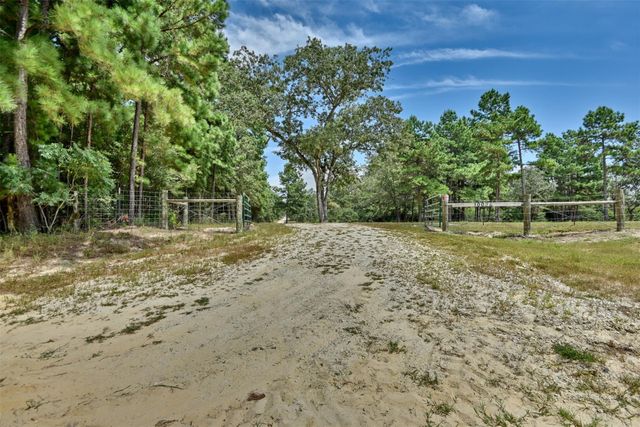 10024 County Road 207, Centerville, TX 75833