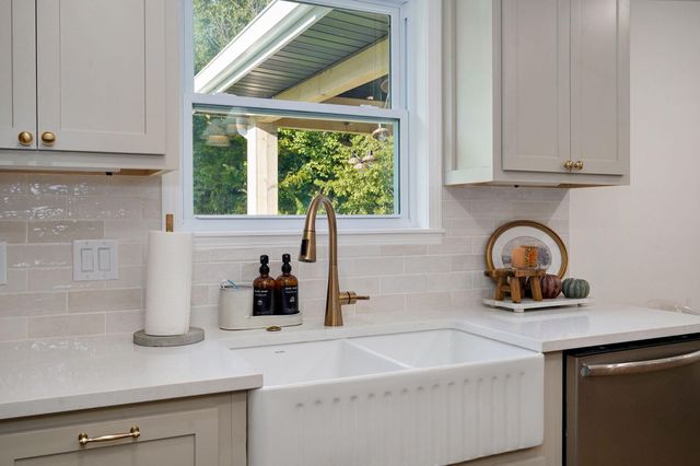 2405 Deatherage Avenue, West Plains, MO 65775