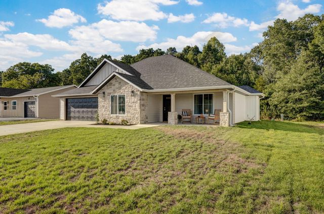 2405 Deatherage Avenue, West Plains, MO 65775