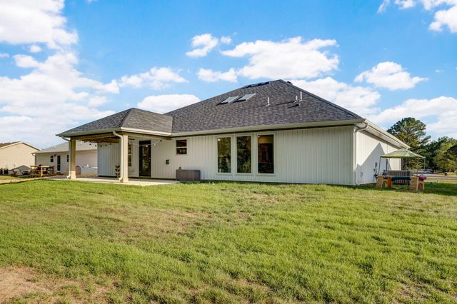 2405 Deatherage Avenue, West Plains, MO 65775