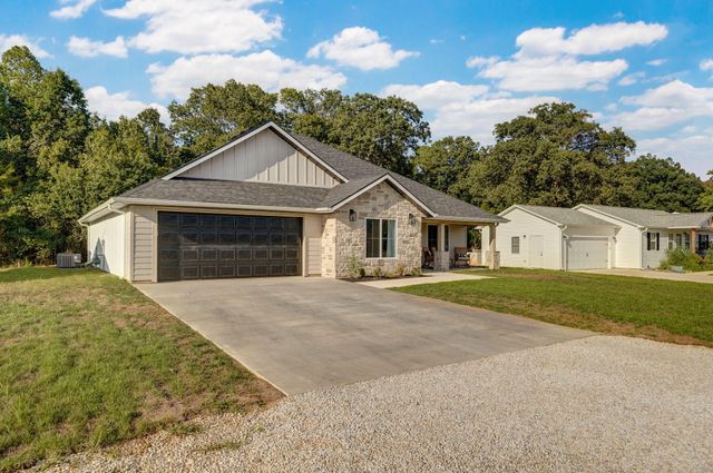 2405 Deatherage Avenue, West Plains, MO 65775