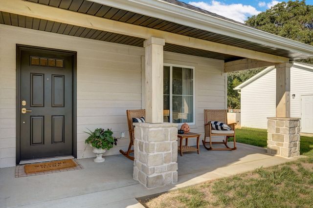 2405 Deatherage Avenue, West Plains, MO 65775