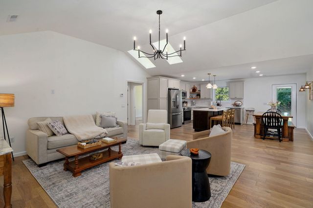 2405 Deatherage Avenue, West Plains, MO 65775