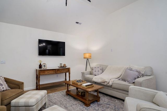 2405 Deatherage Avenue, West Plains, MO 65775