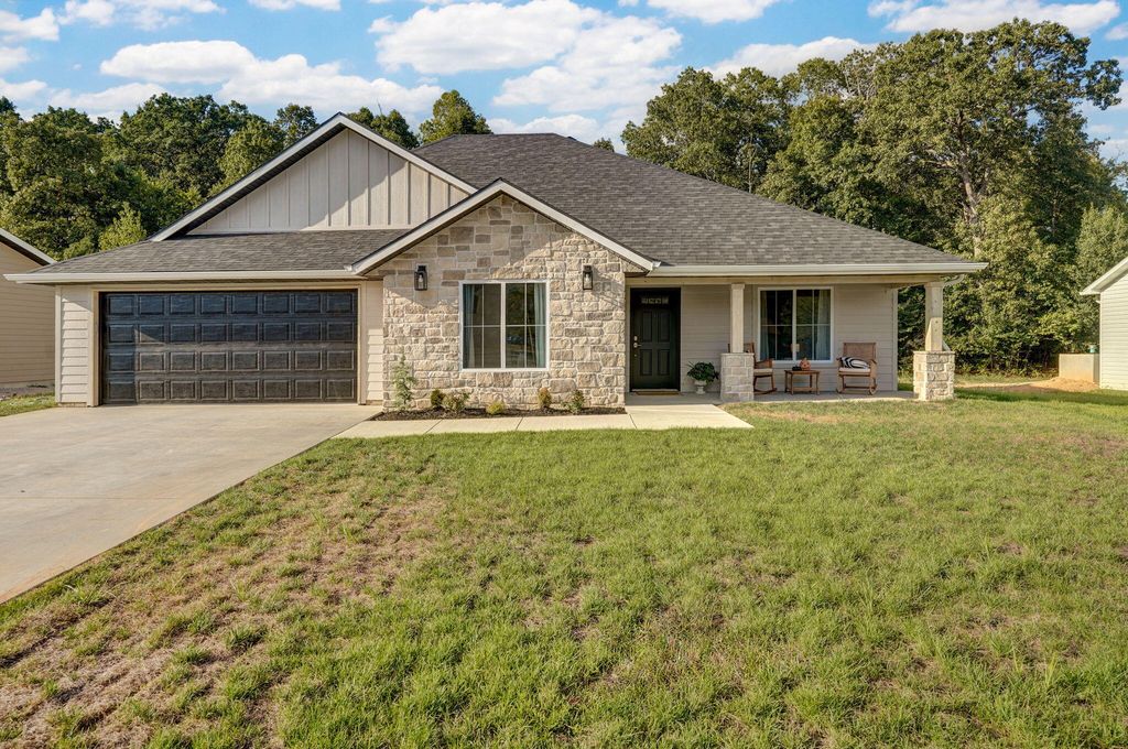 2405 Deatherage Avenue, West Plains, MO 65775