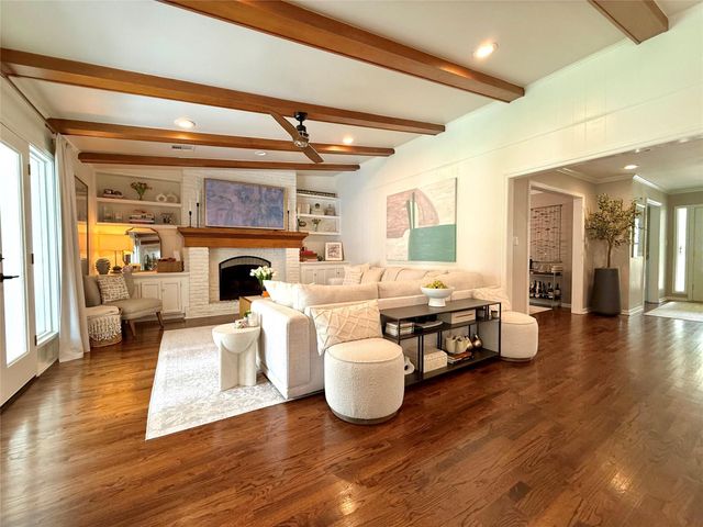 7803 Meadowglen Lane, Houston, TX 77063