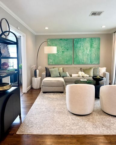 7803 Meadowglen Lane, Houston, TX 77063