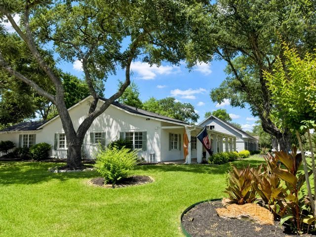 7803 Meadowglen Lane, Houston, TX 77063