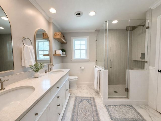 7803 Meadowglen Lane, Houston, TX 77063