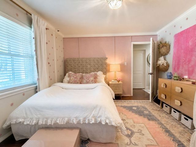 7803 Meadowglen Lane, Houston, TX 77063
