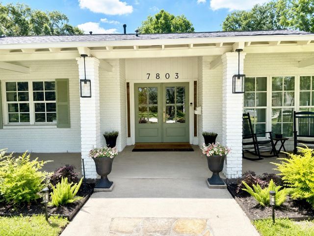 7803 Meadowglen Lane, Houston, TX 77063