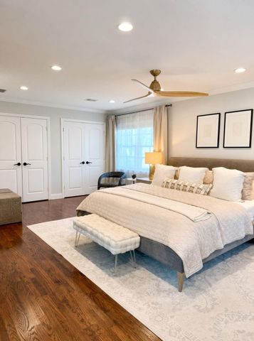 7803 Meadowglen Lane, Houston, TX 77063