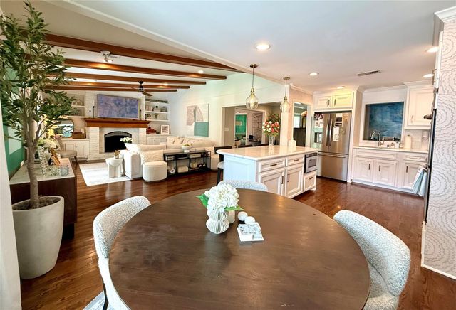 7803 Meadowglen Lane, Houston, TX 77063