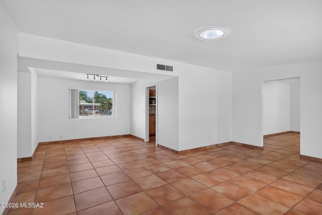 1330 W San Lucas Drive, Tucson, AZ 85704