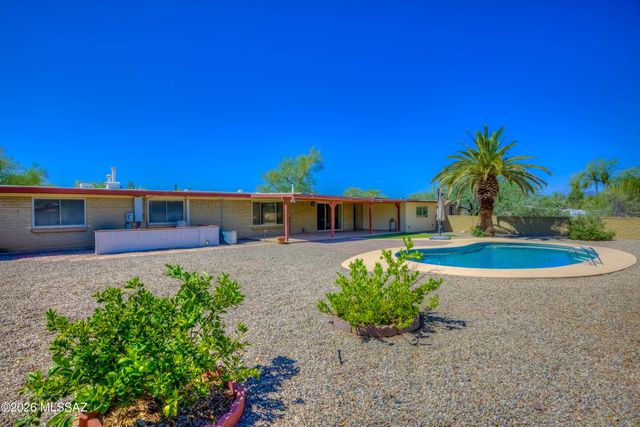 1330 W San Lucas Drive, Tucson, AZ 85704