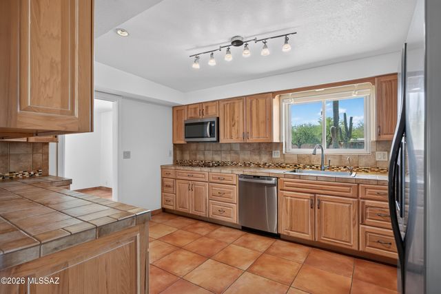 1330 W San Lucas Drive, Tucson, AZ 85704
