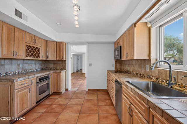 1330 W San Lucas Drive, Tucson, AZ 85704