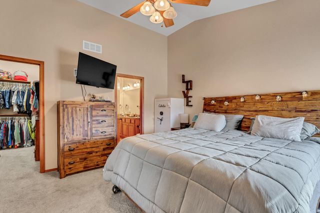 2723 E Fairchild Ct, Park City, KS 67219