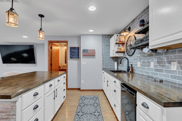 2723 E Fairchild Ct, Park City, KS 67219