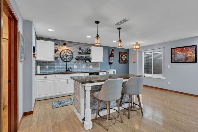 2723 E Fairchild Ct, Park City, KS 67219