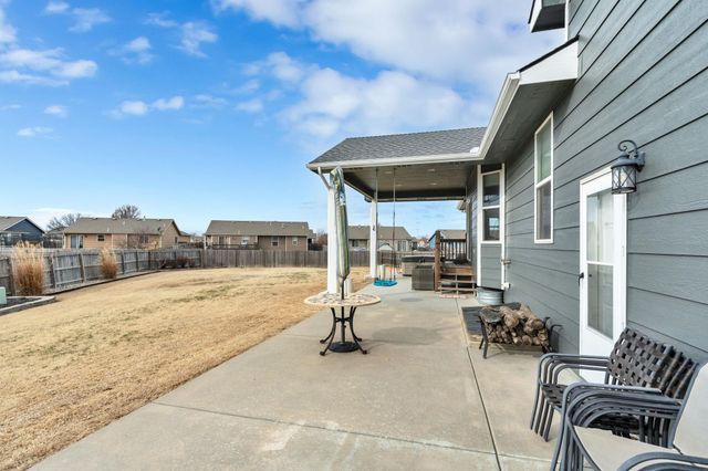 2723 E Fairchild Ct, Park City, KS 67219