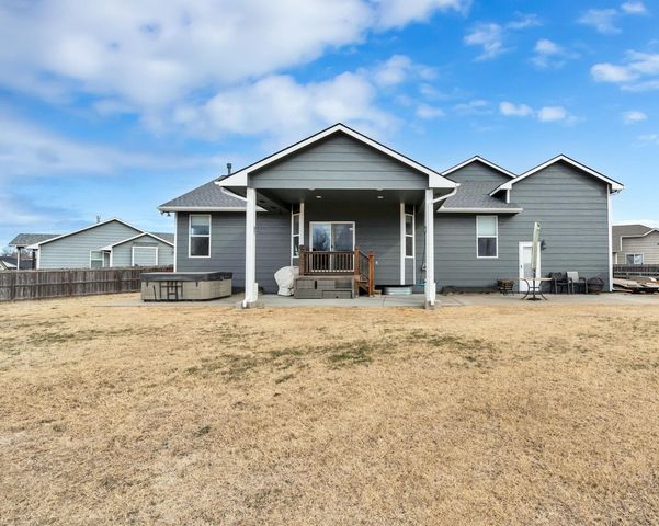 2723 E Fairchild Ct, Park City, KS 67219