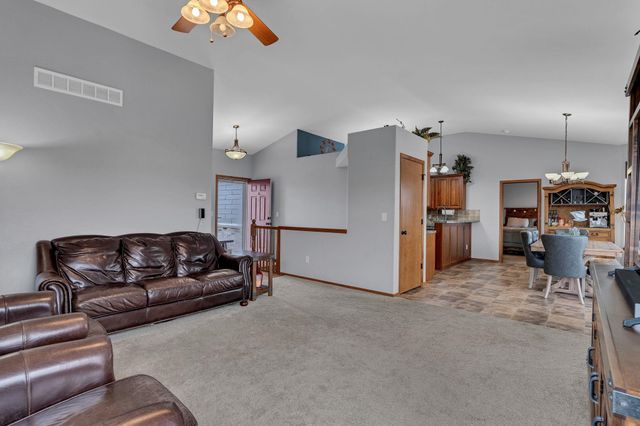 2723 E Fairchild Ct, Park City, KS 67219