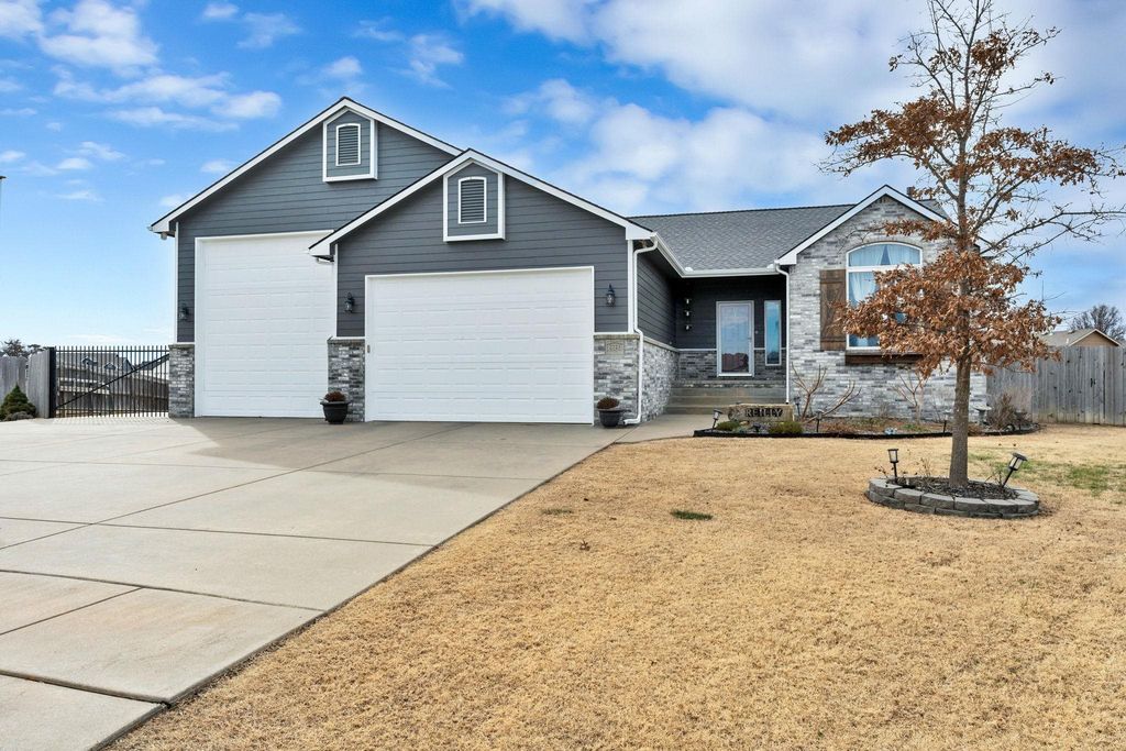 2723 E Fairchild Ct, Park City, KS 67219