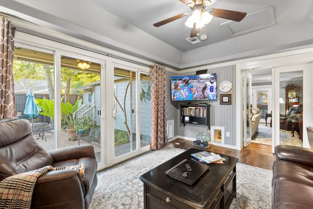 1432 Sylvan Avenue, Dallas, TX 75208