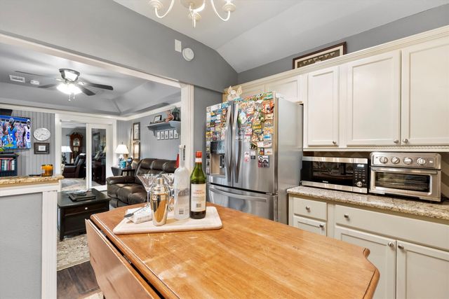 1432 Sylvan Avenue, Dallas, TX 75208