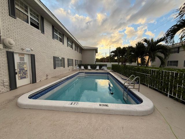298 SW 6th Street 109, Boca Raton, FL 33432