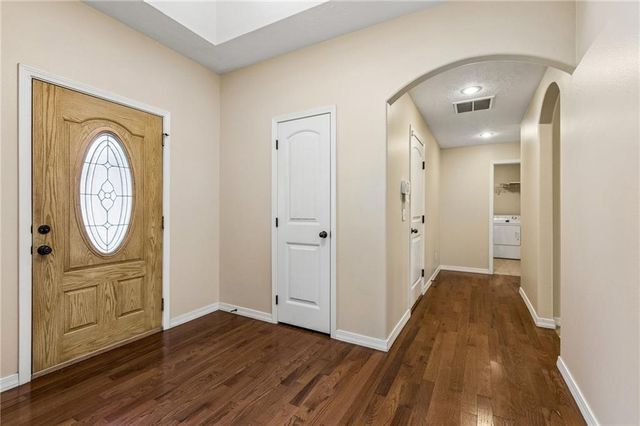 21809 Lombardo Lane, Peculiar, MO 64078