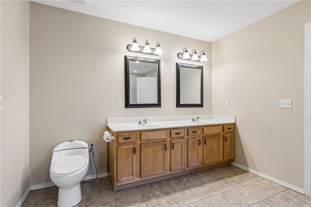 21809 Lombardo Lane, Peculiar, MO 64078