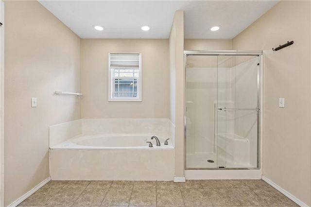 21809 Lombardo Lane, Peculiar, MO 64078