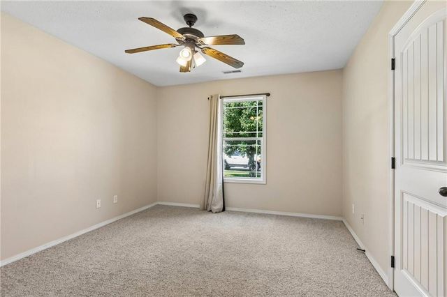 21809 Lombardo Lane, Peculiar, MO 64078
