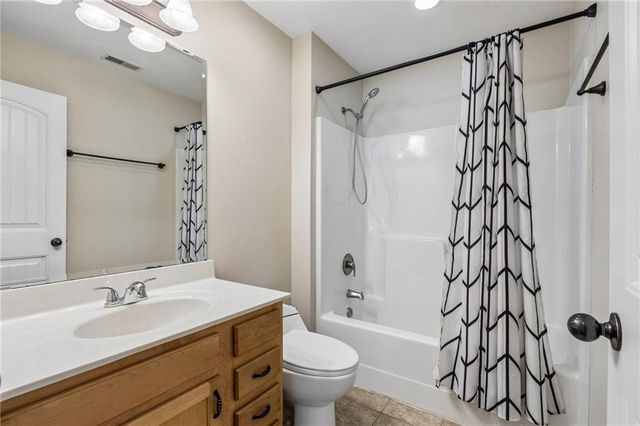 21809 Lombardo Lane, Peculiar, MO 64078