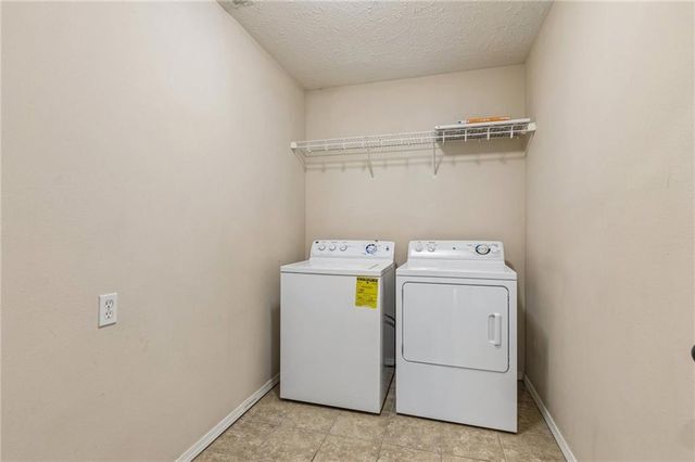 21809 Lombardo Lane, Peculiar, MO 64078