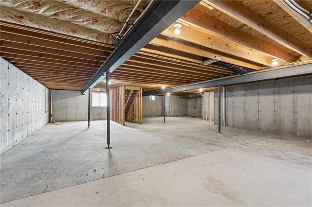 21809 Lombardo Lane, Peculiar, MO 64078