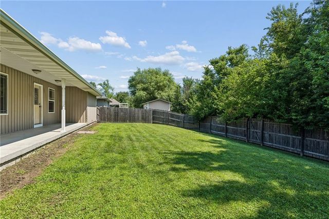 21809 Lombardo Lane, Peculiar, MO 64078