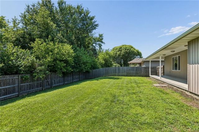 21809 Lombardo Lane, Peculiar, MO 64078